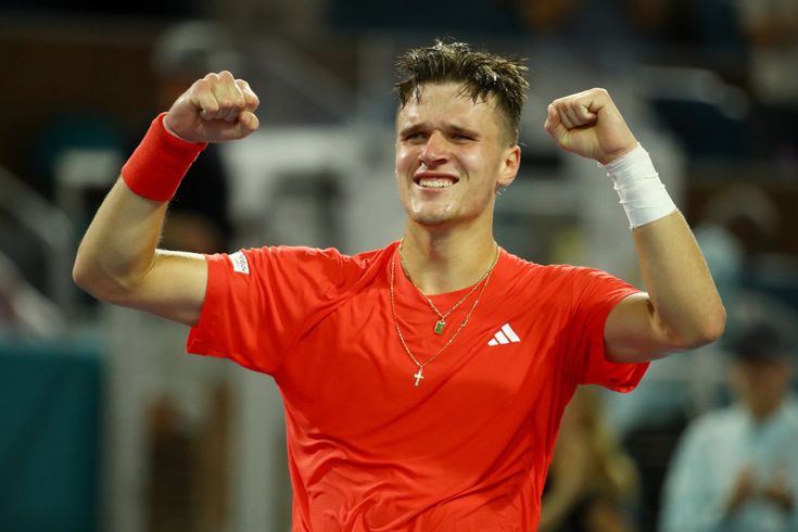 Qui est Jakub Mensik, le lauréat surprise de Miami en tennis ?